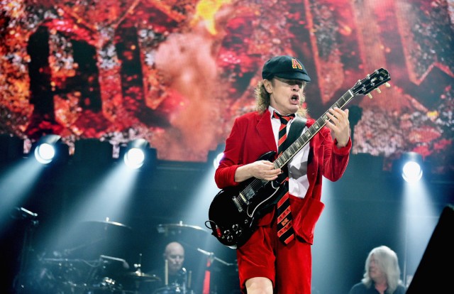31 марта 1955 года родился Ангус Янг (Angus McKinnon Young) - соло-гитарист и автор песен австралийской рок-группы AC/DC