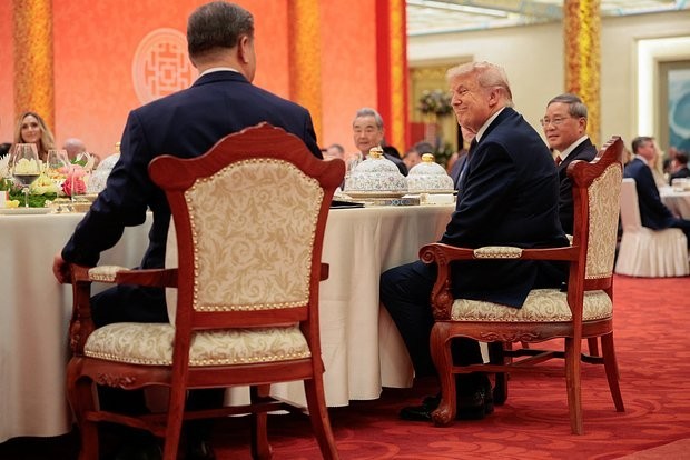 Трампа заставили есть овощи в Китае