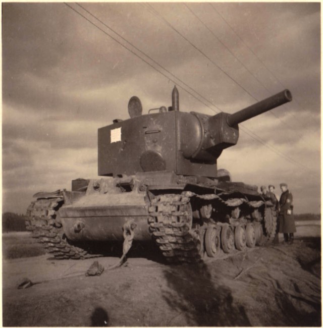 «Тяжелый штурмовой танк КВ-2»