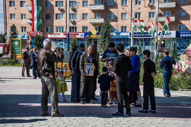 Худжанд: запрещённый бессмертный полк и базар в стиле «Сталин встречает 1001 ночь»
