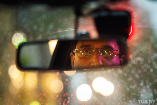 "Жизнь слишком коротка". Как таксист из Нью-Йорка после смерти сына дарит радость людям