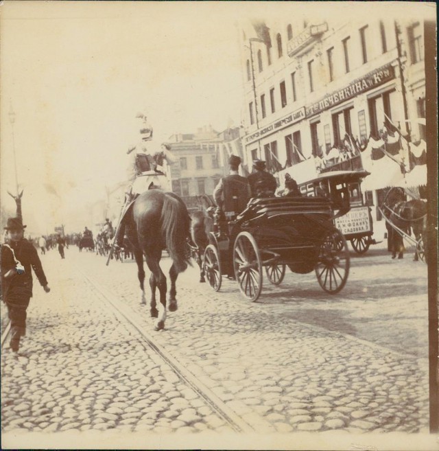 История в фотографиях
