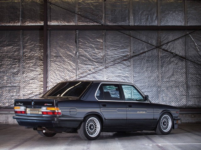 BMW, Mercedes и британцы. Красивых автофото пост