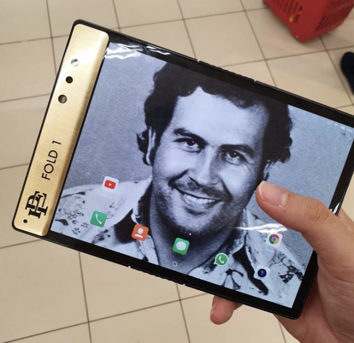 Брат наркобарона Пабло Эскобара представил гибкий смартфон и собирается утереть нос Apple