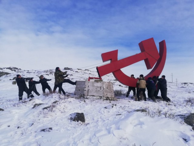Жители поселка в Карагандинской области спасают символ времен СССР