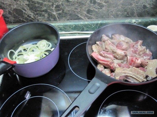 Говяжьи ребра, тушеные с яблоками!