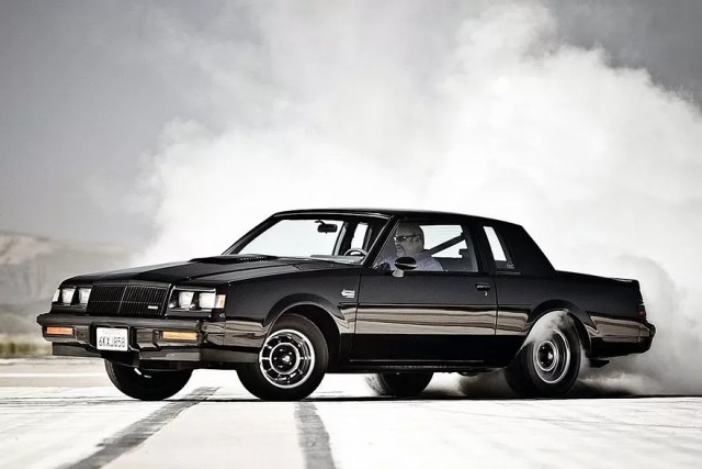Buick GNX: аэродинамика кирпича, пятиместный салон и динамика Ferrari F40