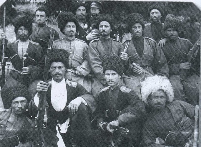 22 мая — 1862 года в Российской империи издано положение «о заселении предгорий западной части Кавказского хребта кубанскими казаками и другими переселенцами из России с целью окончательного покорения горских племён»