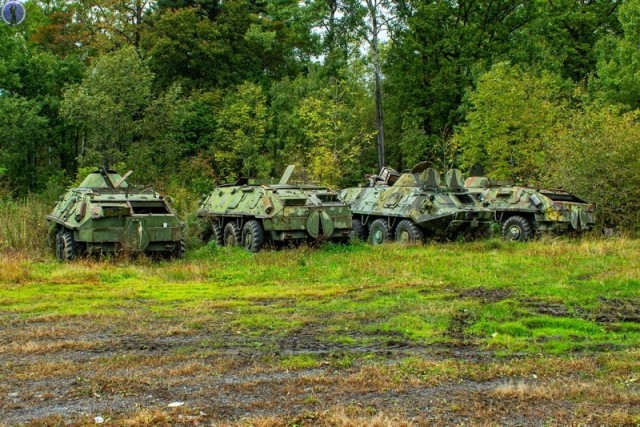 Заброшенные в лесу БТР-ы связистов с дорогими платами внутри