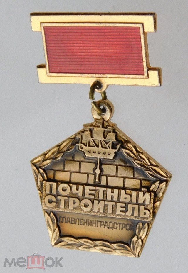 Бобёр повалил дерево прямо на припаркованную машину в районе Чёрной речки в Питере