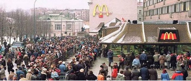 Открытие Starbucks в Казани: тысяча казанцев провела несколько часов в очереди за кофе