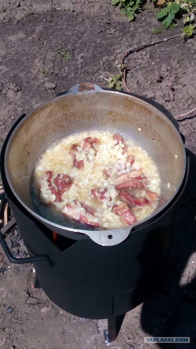 Простецкая печь для казанка