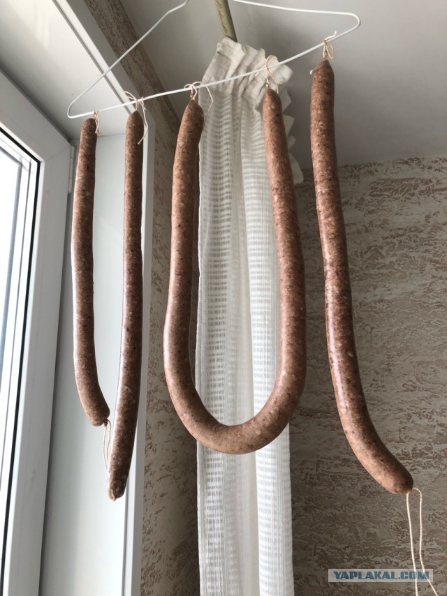 Кнуты, сыровяленые колбаски к пиву.