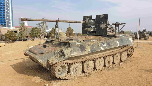Выставка трофейной военной техники в Баку