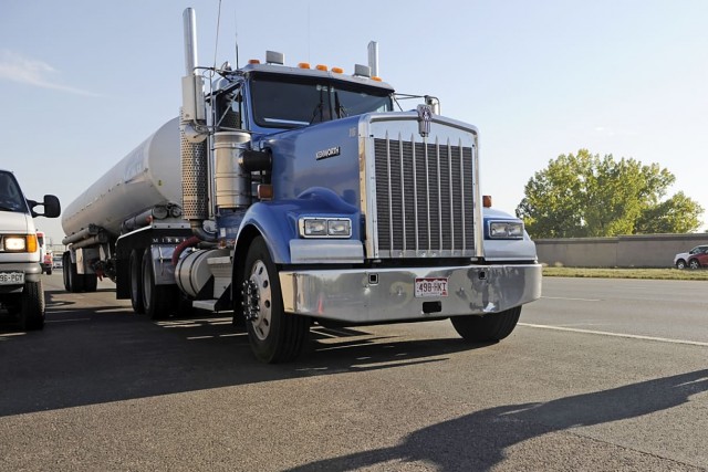 Как живут дальнобойщики в США. Зарплаты, особенности работы и интересные факты