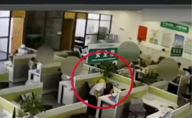 Сон сотрудника на рабочем месте обошлось компании в 5 млн рублей