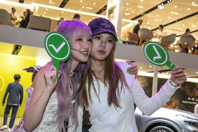 Девушки с выставки "Пекинский автосалон 2026"