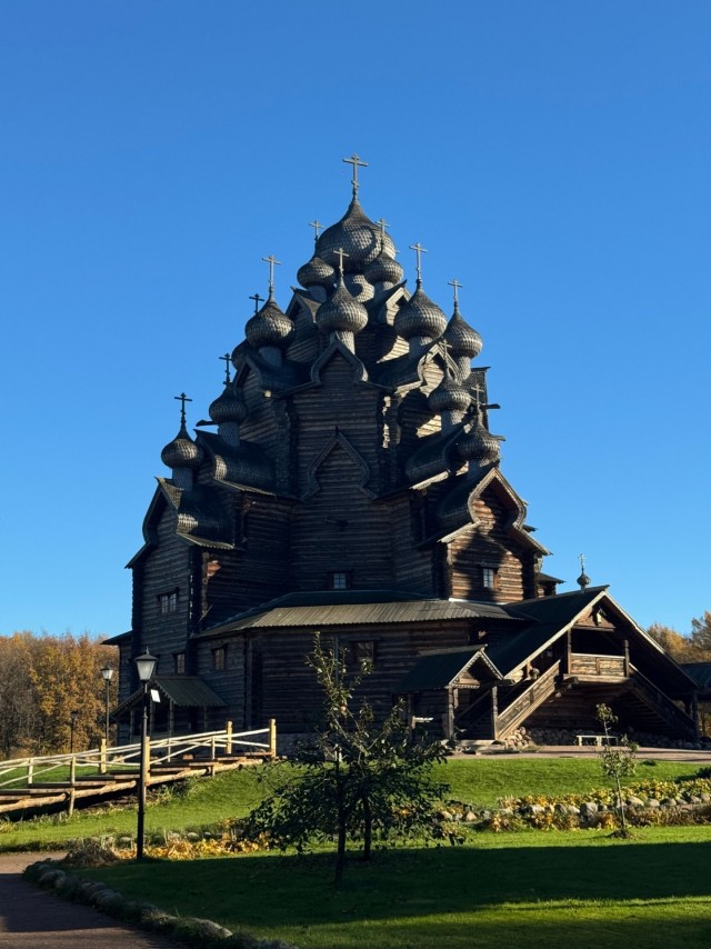 Храм с 25 куполами под Петербургом!
