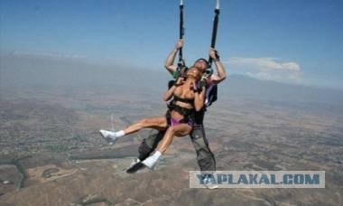 Парашютисты занялись сексом прямо в воздухе!, больше было негде?
