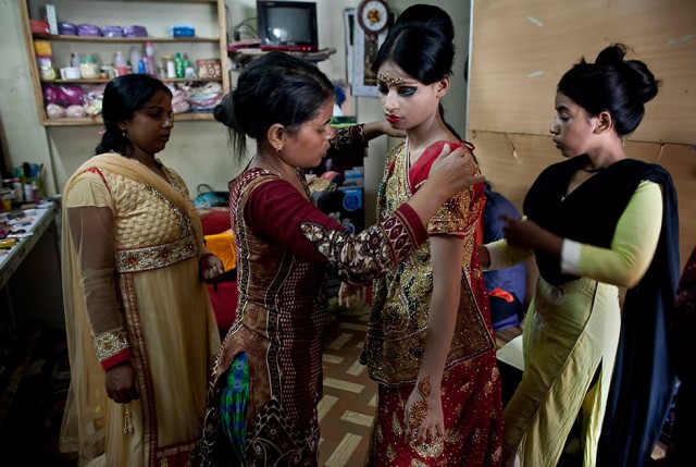 Типичная свадьба в Бангладеше: 15 лет невесте