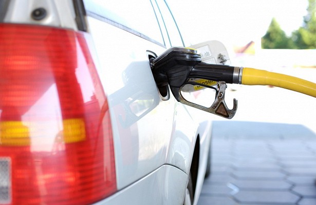 Цены на бензин в России могут вырасти на 5,3% 