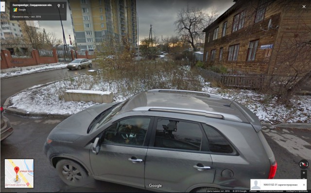 В Екатеринбурге девушка на Matiz жестоко избила маму с коляской и прокатила ее на капоте