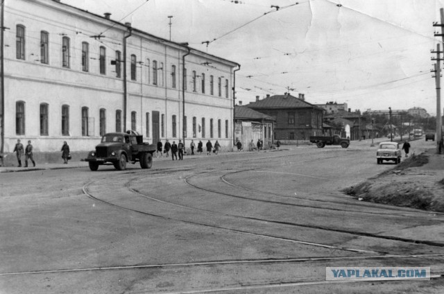 Теплые «ламповые» фотографии с автомобилями прошлого