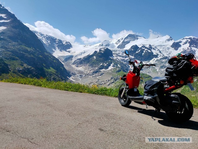 Дерзкий заезд на скутере 49cc через западные Альпы