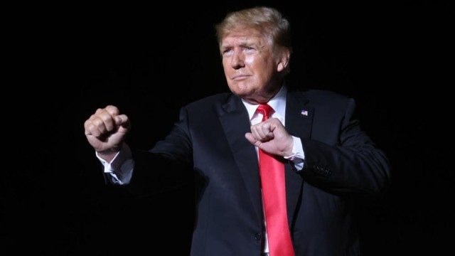 Трампа вызовут в суд по обвинению в изнасиловании в примерочной