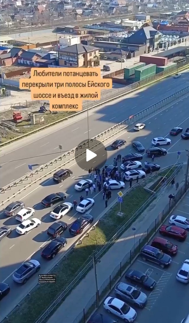 В Краснодаре гости свадьбы устроили стрельбу под окнами многоэтажки. Cкорая, ехавшая на вызов, была вынуждена ждать 15 минут