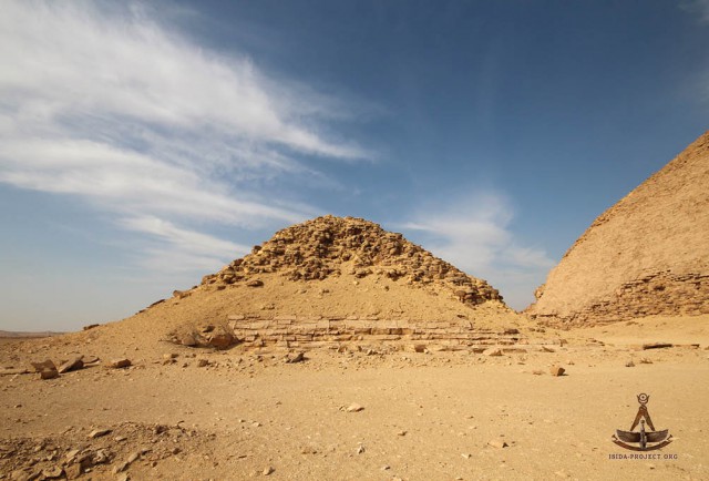 Спутница Ломаной Пирамиды