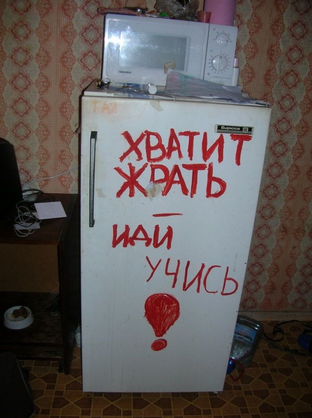 ОБЪЯВЛЕНИЯ. На стенах, в газетах, афиши.