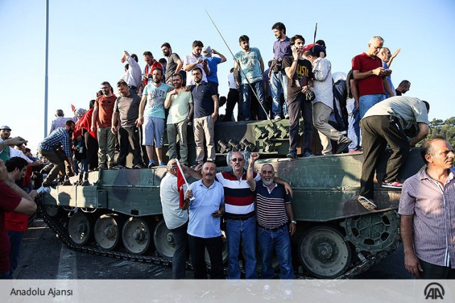 В Анкаре стрельба и попытка военного переворота