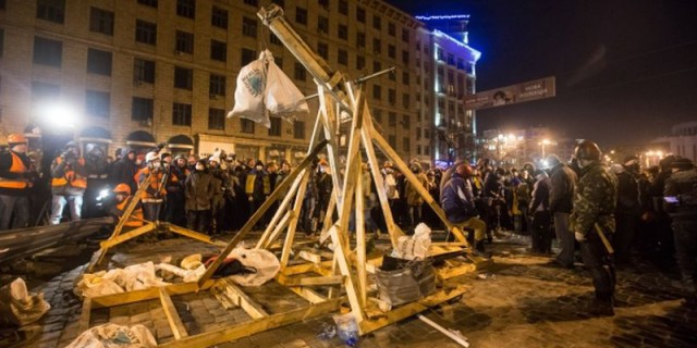 Такое может быть только в "этой стране". Протестующих подвозят автобусами!