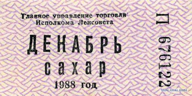 Подальше от леденцов и шоколада: активисты предлагают запретить продажу алкоголя в мелкой таре на кассах