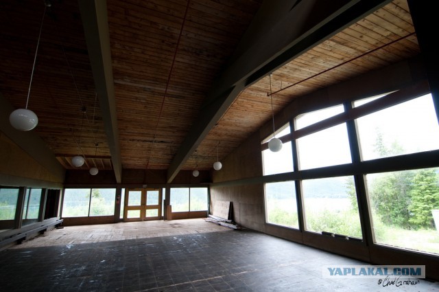 Канадский город-призрак застывший в 80-х