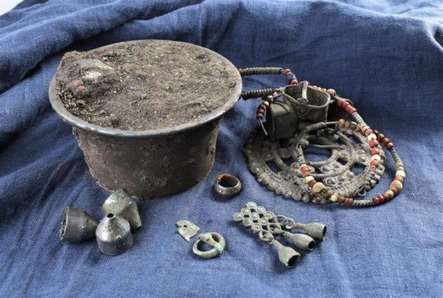 Российские археологи нашли два экзотических клада