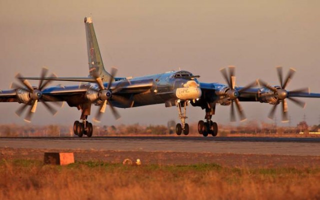 Зачем Ту-95 двойные пропеллеры на двигателях?