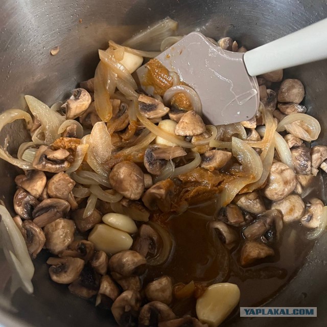Картофель, тушеный с грибами