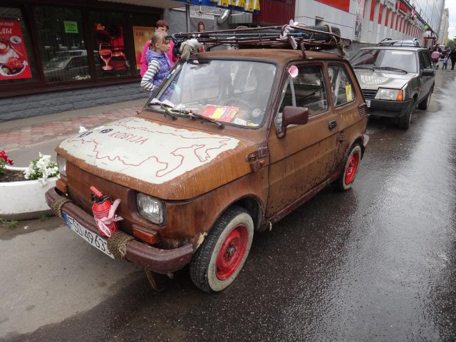 Сегодня встретил необычный автомобиль в Петергофе.