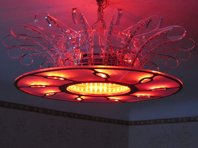 Светодиодная люстра с эффектом туннеля