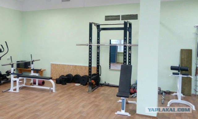 Спортивный уголок на рабочем месте.