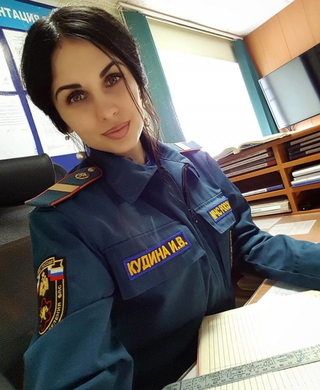 Девушки в униформе