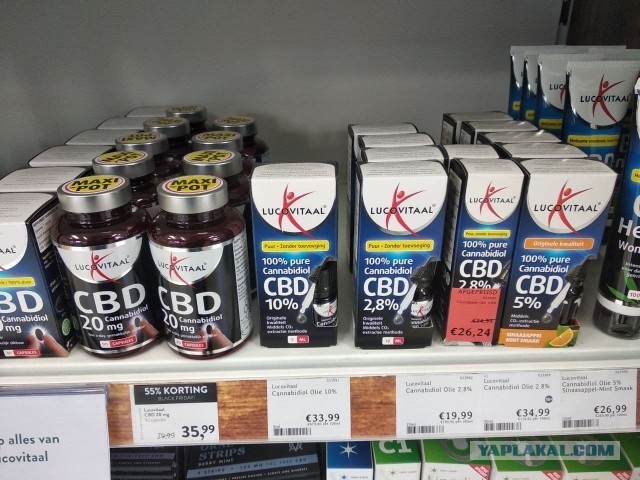 Суд Новгородской области оштрафовал женщину на 4 000 р. за пропаганду наркотиков из-за чехла с изображением конопли