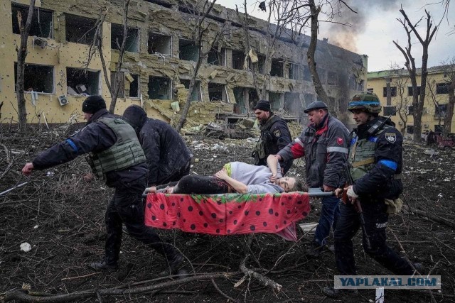 Отбомбились по больничке в Мариуполе