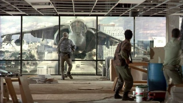 AV-8B Harrier в режиме зависания