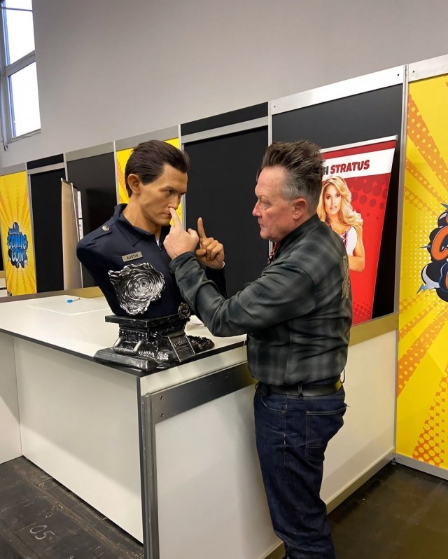 64-летний Роберт Патрик и бюст Т-1000 на прошедшем Comic-Con в Германии