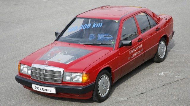Маленький, но настоящий: как создавали Mercedes 190 и почему он стал звездой