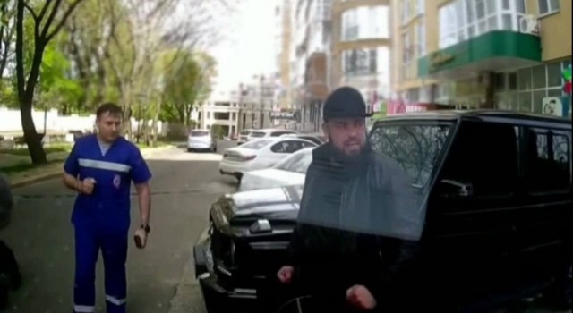 В Ставрополе задержали бородатого джигита на "Гелике", который не пропустил скорую помощь и напал на медиков.