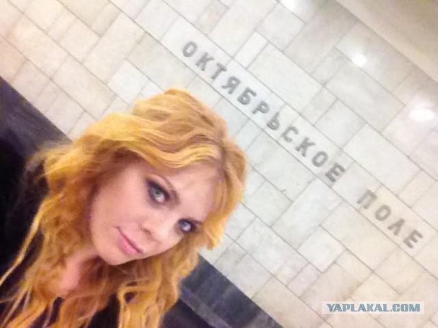 Пассажиры в метро.